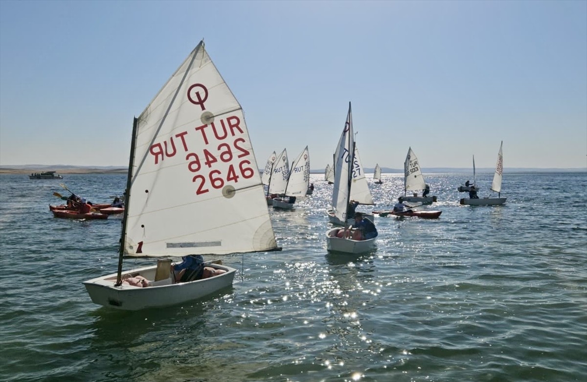 Anadolu Yelken Ligi Optimist Yarışları, "İç Anadolu'nun denizi" diye tabir edilen Kırşehir'deki...