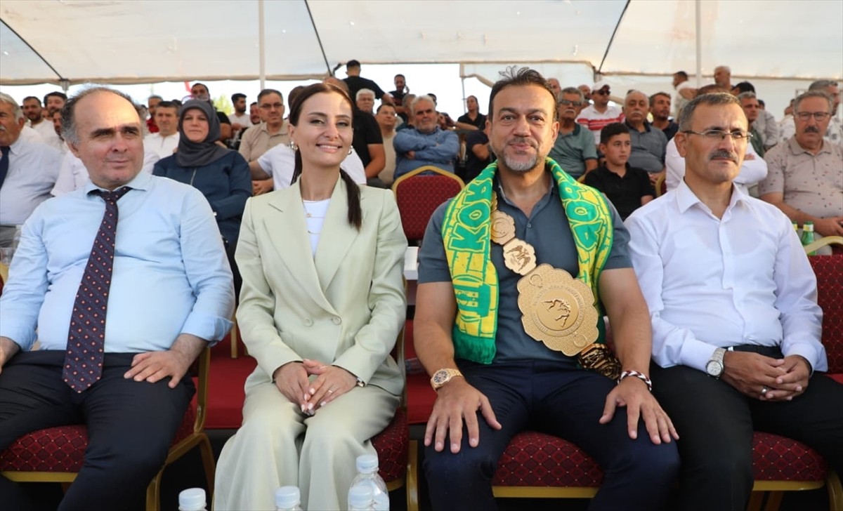 Antalya'da bu yıl 34'üncüsü düzenlenen Altın Kiraz Yağlı Pehlivan Güreşleri ve Şehzade Korkut...
