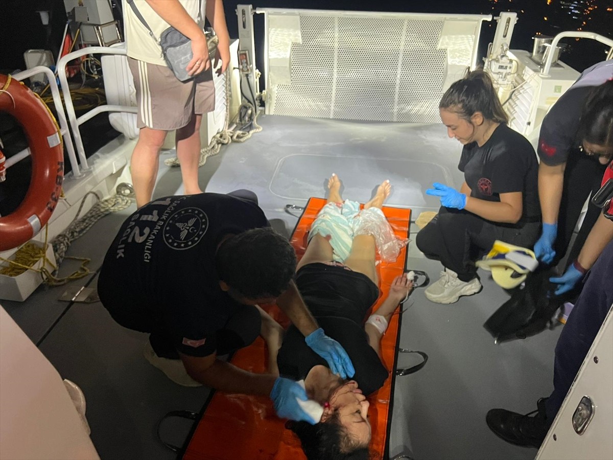 Antalya'nın Demre ilçesi açıklarından yelkenli teknede başından yaralanan Moldova uyruklu turiste...
