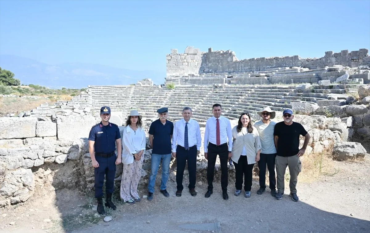 Antalya Valisi Hulusi Şahin, Kaş ilçesindeki Xanthos ve Patara antik kentlerinde sürdürülen...