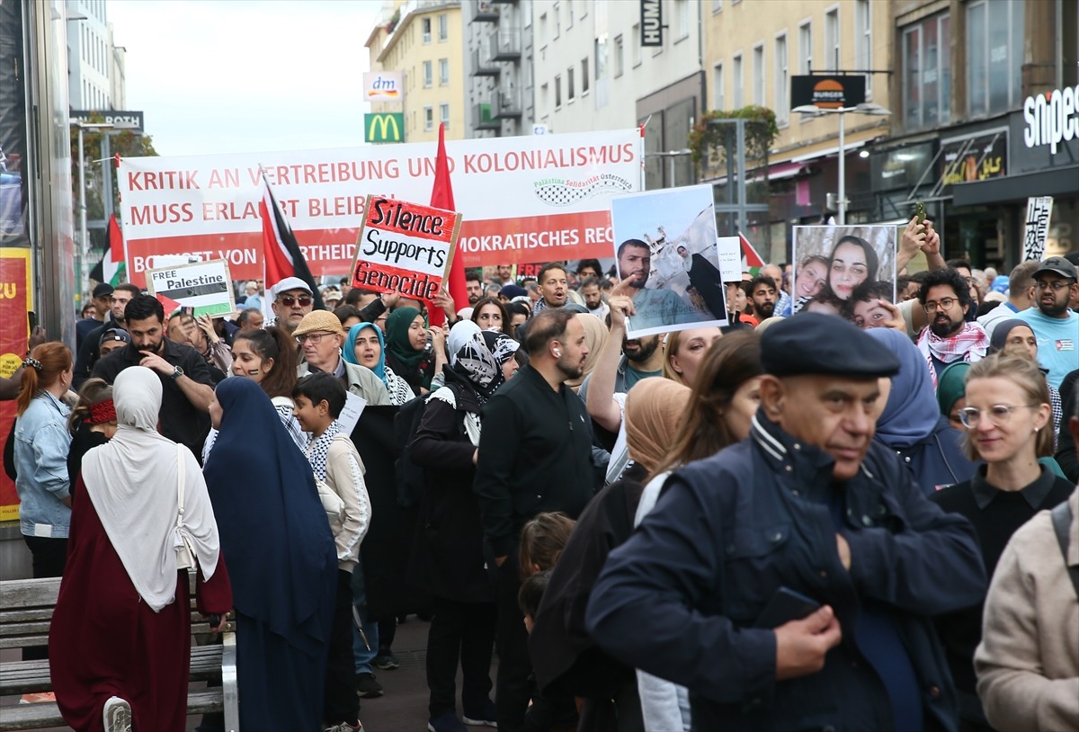 Avusturya'nın başkenti Viyana'da yüzlerce Filistin destekçisi, İsrail'e yaptırım uygulanması...