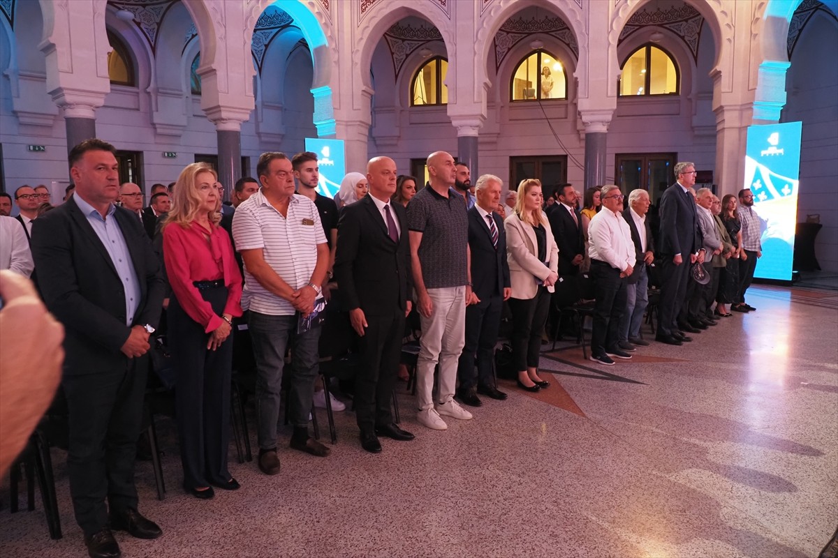 Bağımsız Bosna Hersek'in ilk Cumhurbaşkanı merhum Aliya İzetbegoviç'in doğumunun 100'üncü yılı...