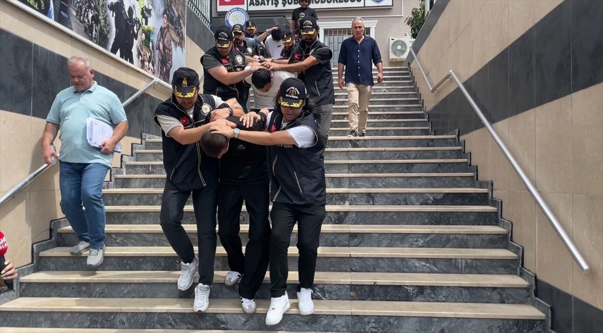 Bahçelievler'de, otomobille gelen şüpheliler tarafından düzenlenen silahlı saldırıda hayatını...