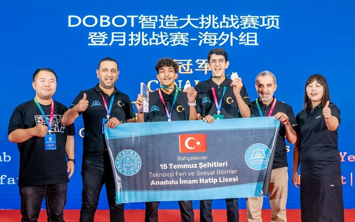 Bahçelievler 15 Temmuz Şehitleri Anadolu İmam Hatip Lisesi (AİHL) Robot Takımı, Pekin'de...