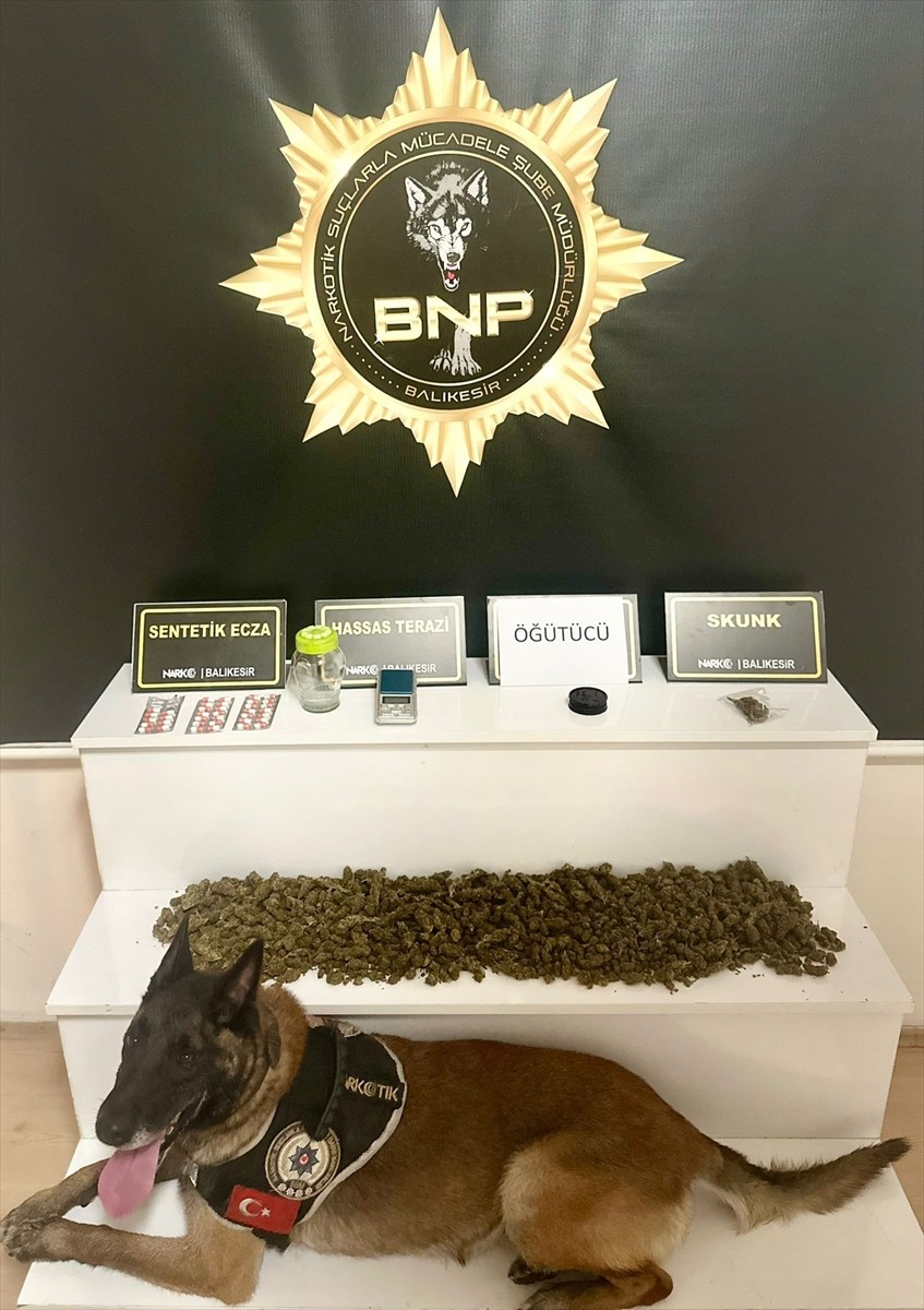 Balıkesir'de düzenlenen iki ayrı uyuşturucu operasyonunda, farklı türlerde yüklü miktarda...