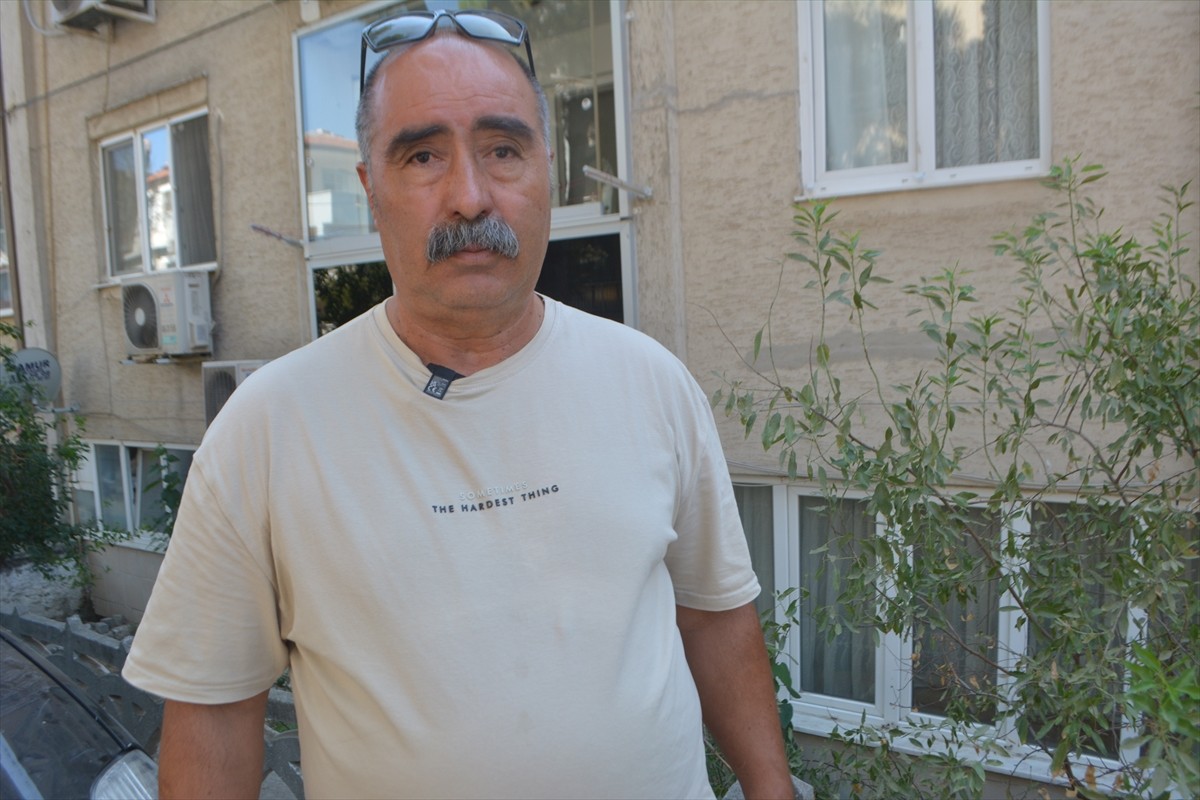 Balıkesir'in Ayvalık ilçesinde kalp rahatsızlığı nedeniyle hayatını kaybeden 57 yaşındaki kadının...