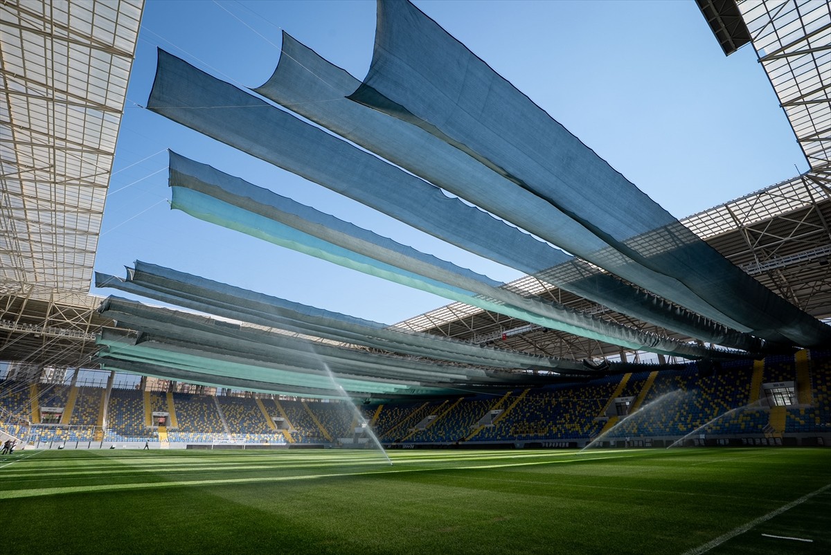 Başkentteki Eryaman Stadı'nın zemini, 2025-2026 sezonu öncesi yenilendi.