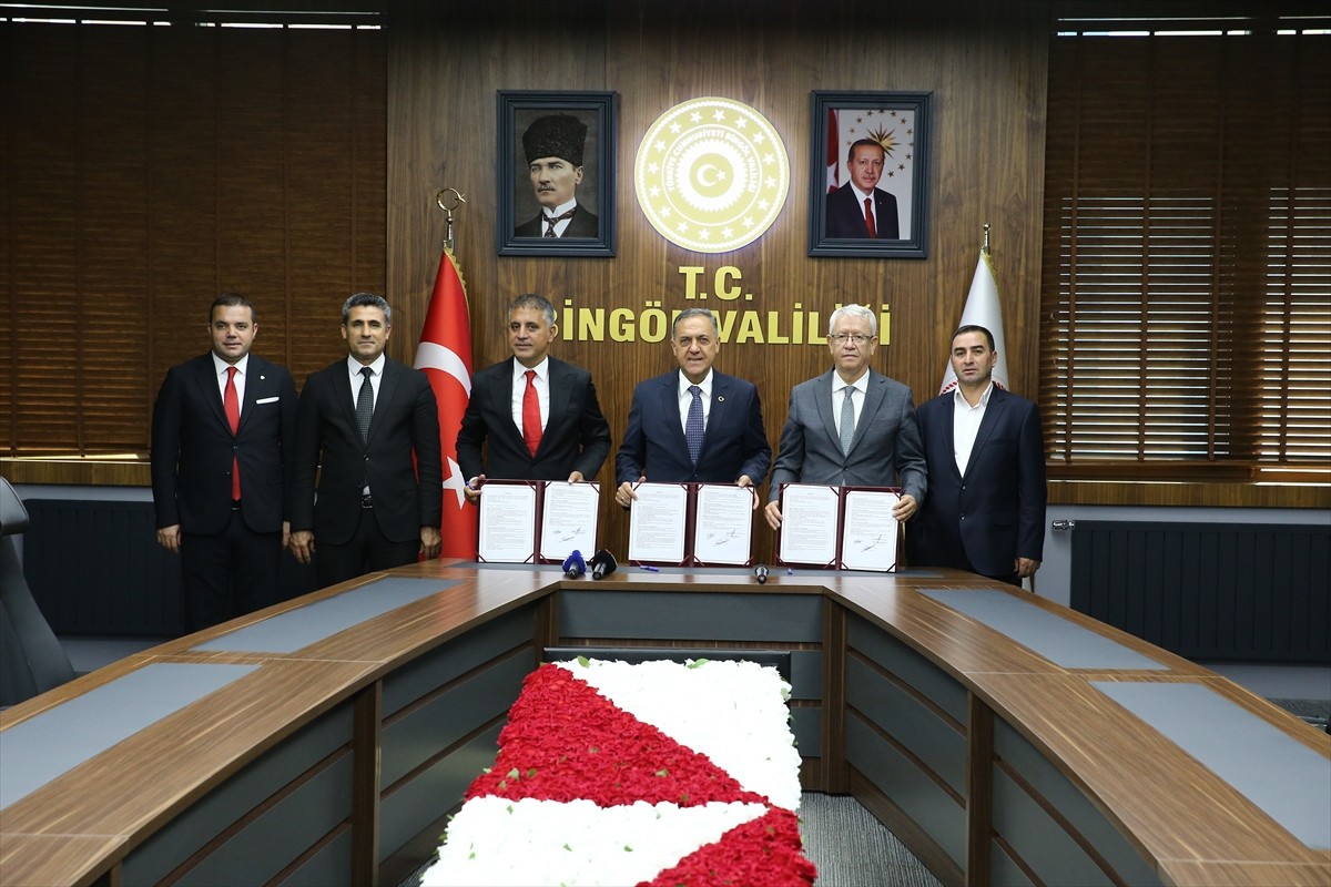 Bingöl'de hayırsever iş insanı Veysel Demirci tarafından 8 derslikli okul inşa ettirilecek. Vali...