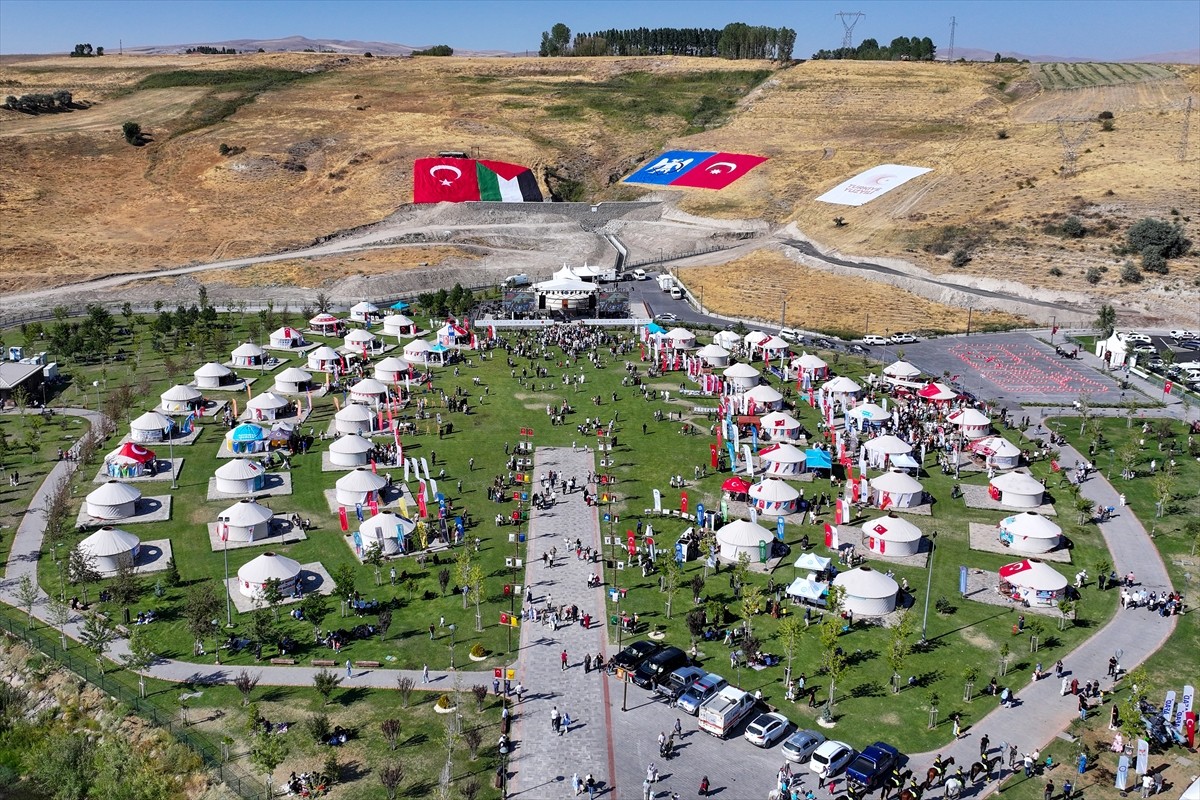 Bitlis'in Ahlat ilçesinde Malazgirt Zaferi'nin 954. yıl dönümü kapsamında düzenlenen etkinlikler...