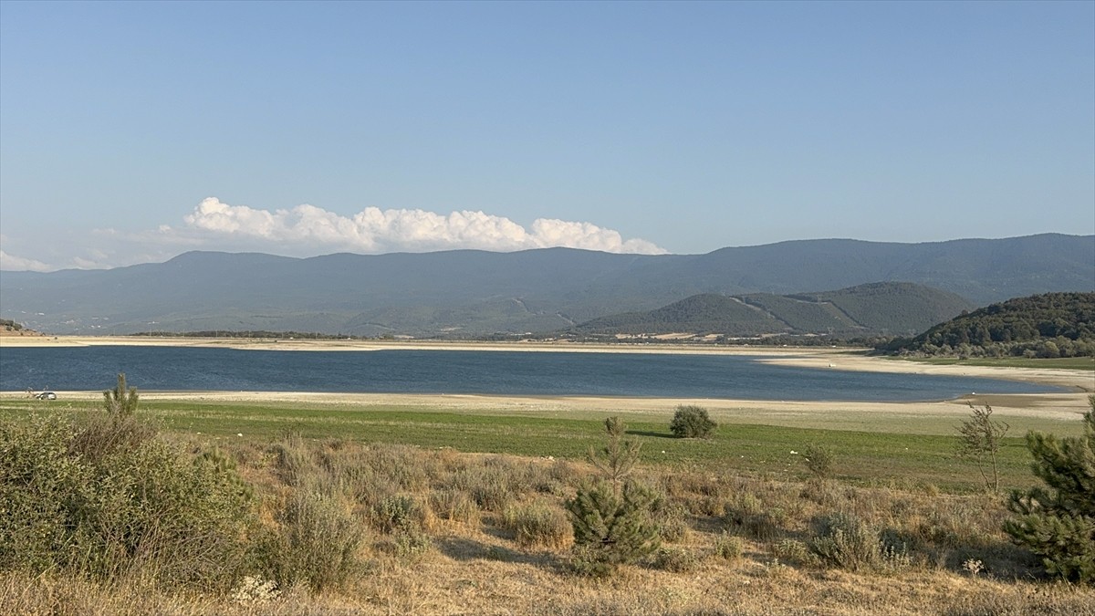 Bolu'nun içme suyu ihtiyacının karşılandığı Gölköy Baraj Gölü'nde su seviyesi yüzde 28...