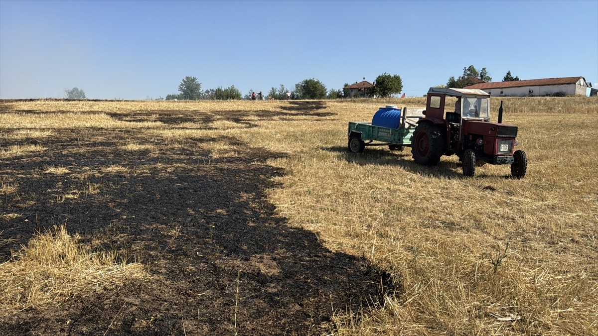 Bolu'nun Yeniçağa ilçesinde tarlada başlayan yangında ahşap ev yanarak kullanılamaz hale...