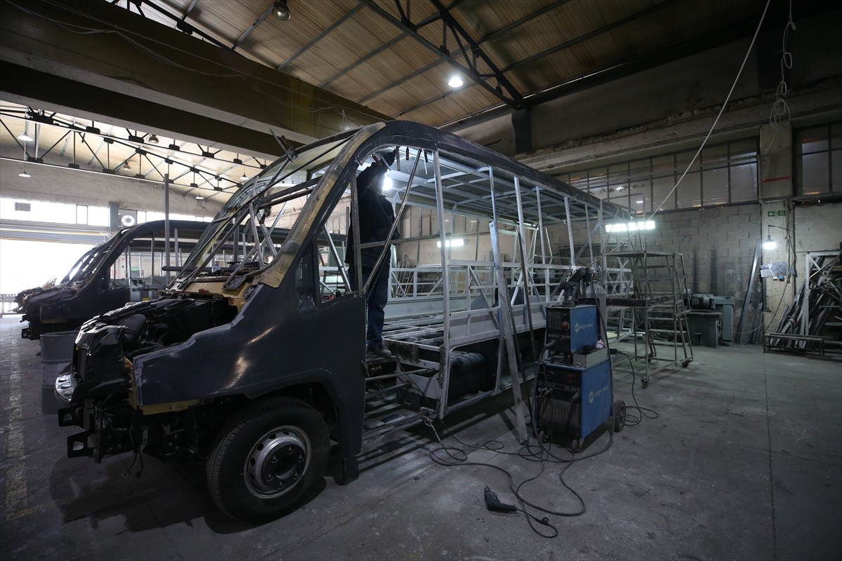Bursa'da 1998 yılında kurulan Tekaydınlar Minibus Design firması, yolcu taşımacılığında kullanılan...