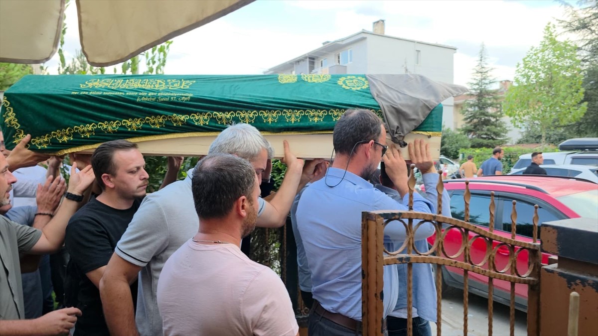 Bursa'nın İnegöl ilçesinde, özel kreşin havuzunda boğulma tehlikesi yaşayan ve 7 gün süren...