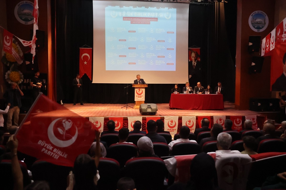 Büyük Birlik Partisi (BBP) Genel Başkanı Mustafa Destici, çeşitli temaslarda bulunmak üzere...