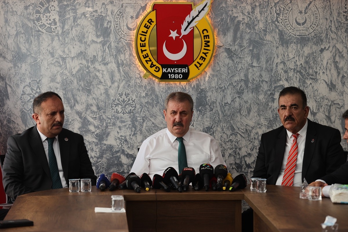 Büyük Birlik Partisi (BBP) Genel Başkanı Mustafa Destici (ortada), çeşitli temaslarda bulunmak...