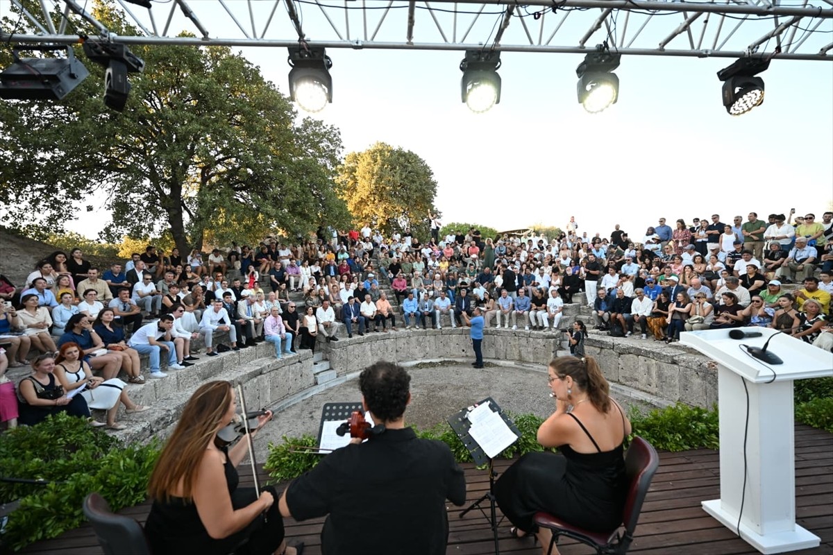 Çanakkale Belediyesince bu yıl 62'ncisi düzenlenen Uluslararası Troia Festivali'nin resmi açılışı...