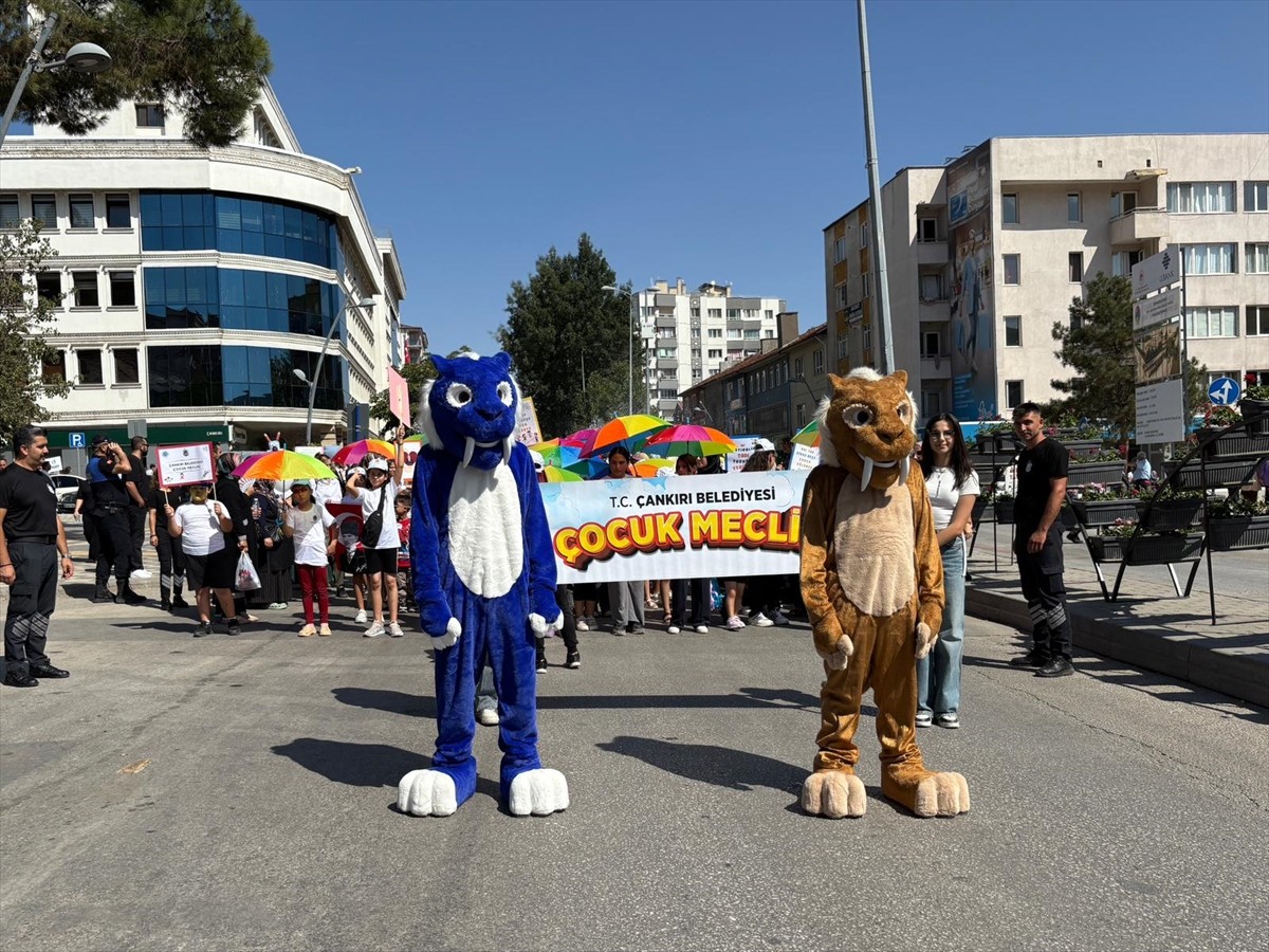 Çankırı'da düzenlenen 4. Uluslararası Tuz Festivali'nin açılışı dolayısıyla kortej yürüyüşü...