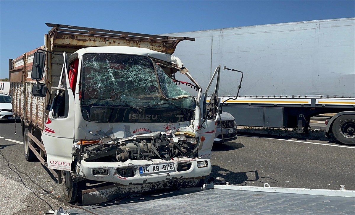 Çankırı'nın Çerkeş ilçesinde meydana gelen zincirleme trafik kazasında 1 kişi yaralandı.