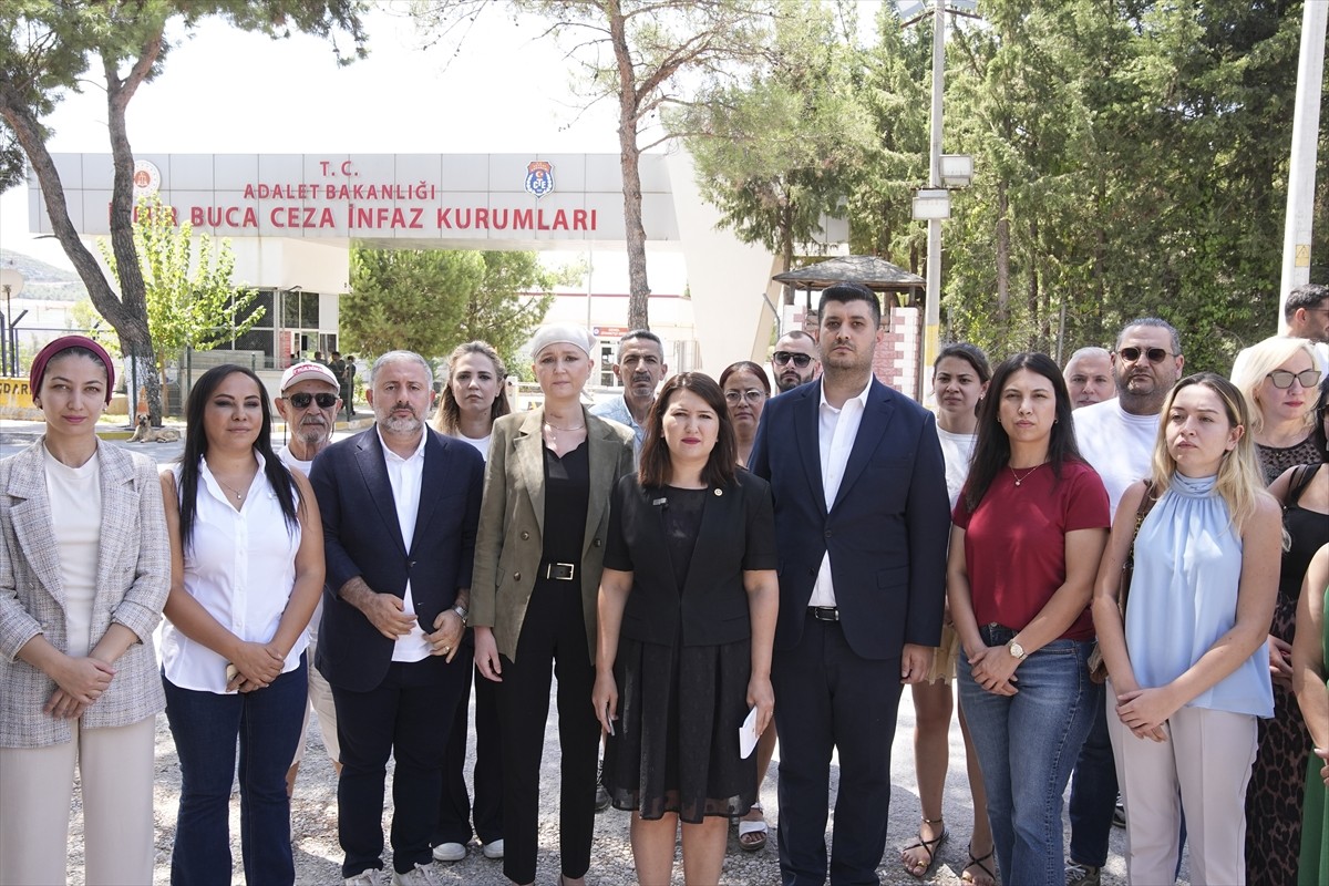 CHP Genel Başkan Yardımcısı Gökçe Gökçen (sağ 4), İzmir Buca Ceza İnfaz Kurumu'nda tutuklu...