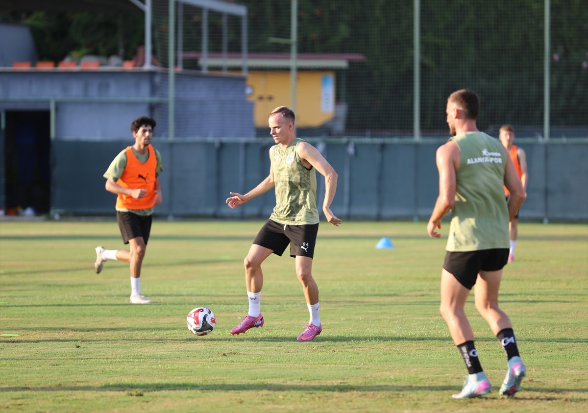 Corendon Alanyaspor, Trendyol Süper Lig'in 2. haftasında sahasında Çaykur Rizespor ile oynayacağı...
