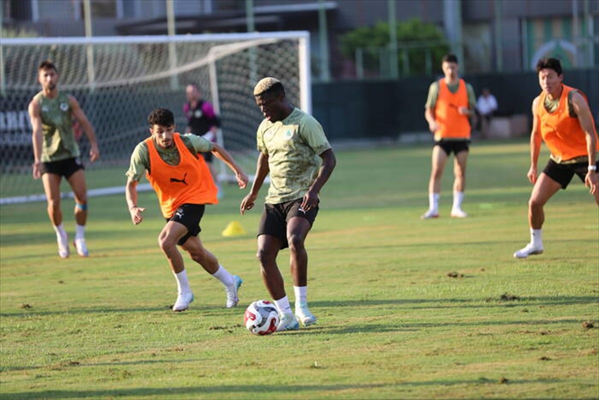 Corendon Alanyaspor, Trendyol Süper Lig'in 2. haftasında sahasında Çaykur Rizespor ile oynayacağı...