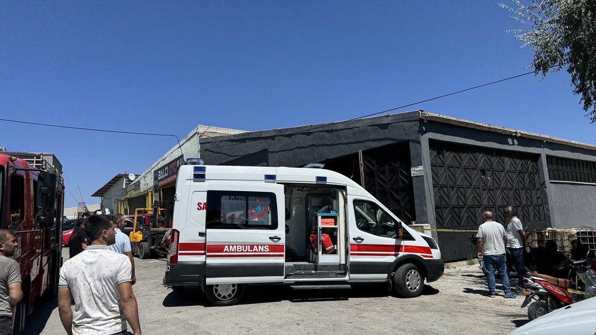 Çorum Sanayi Sitesi'nde bir depoda atık yağ tankına düşen anne ile 12 yaşındaki oğlu hayatını...