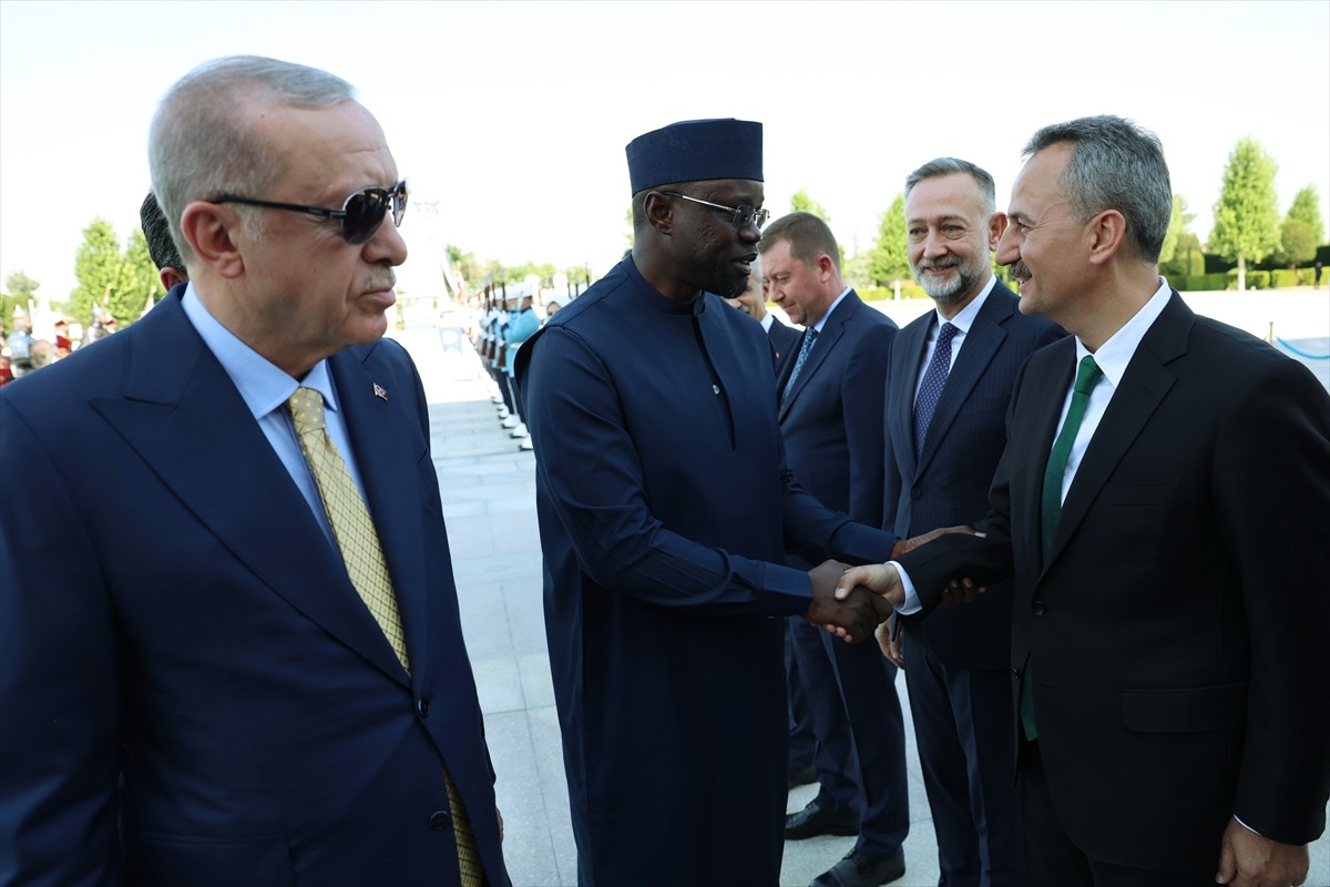 Cumhurbaşkanı Recep Tayyip Erdoğan, Türkiye'yi ziyaret eden Senegal Başbakanı Ousmane Sonko'yu...