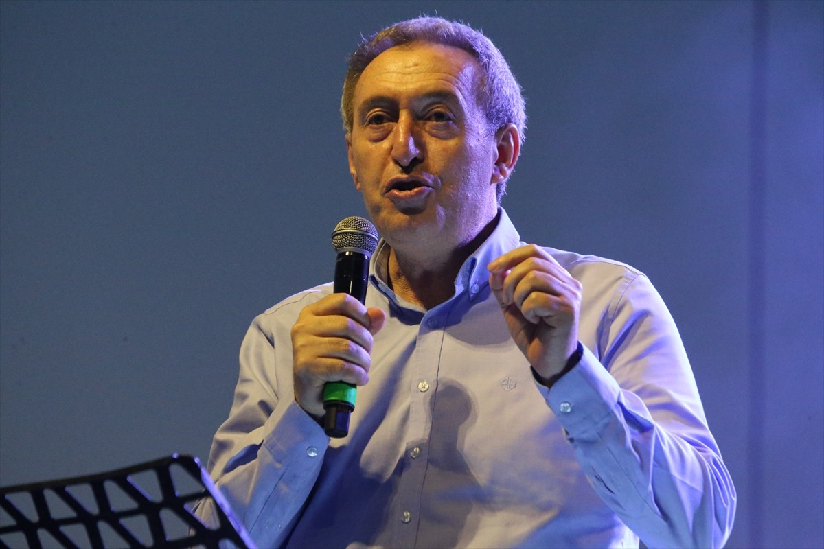 DEM Parti Eş Genel Başkanı Tuncer Bakırhan, Şanlıurfa'da "Dünya Barış Günü" mitingine katıldı....