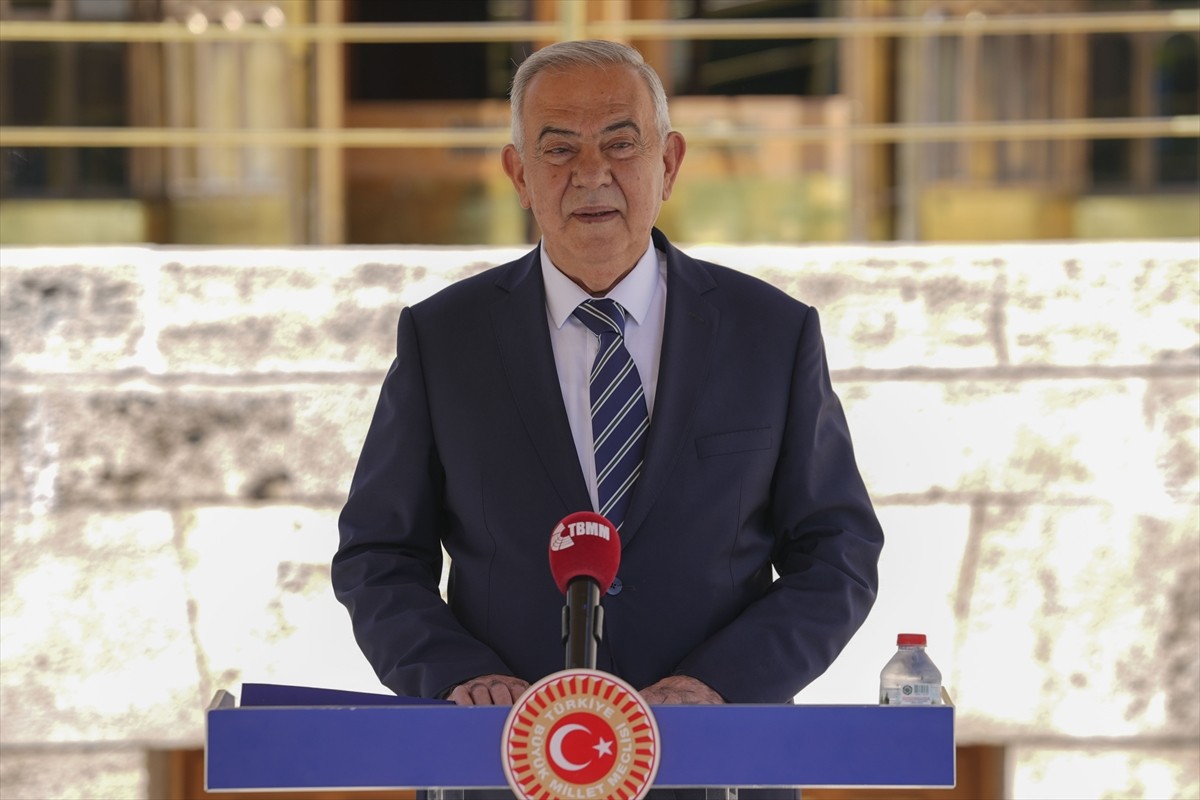 Demokrat Parti (DP) İzmir Milletvekili Haydar Altıntaş, TBMM'de basın toplantısı düzenledi.