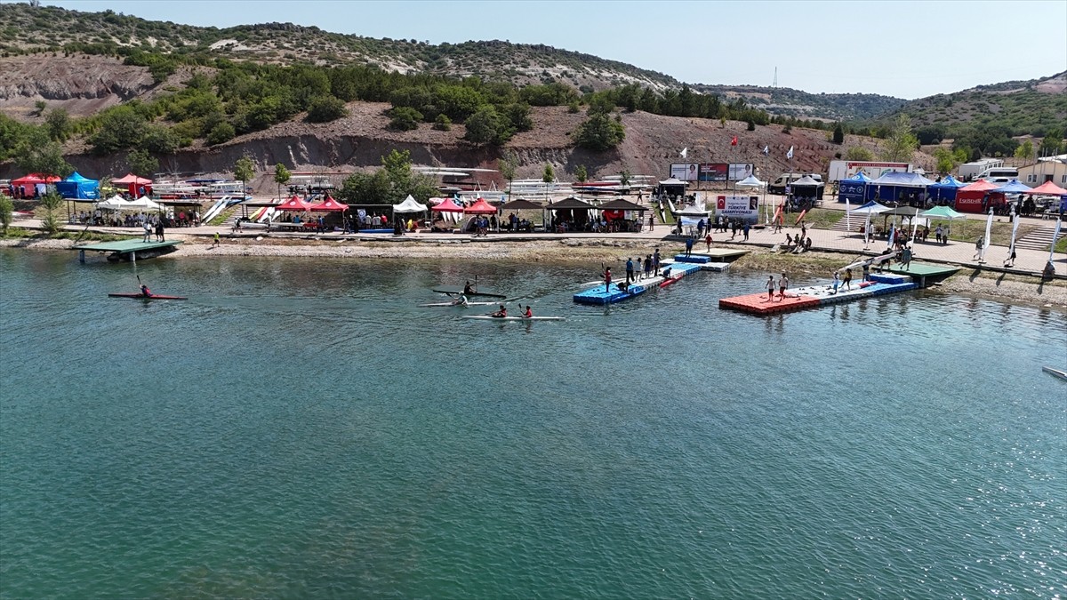 Durgunsu Kano Türkiye Şampiyonası, Eskişehir'in Odunpazarı ilçesindeki Sarısungur Göleti'nde...