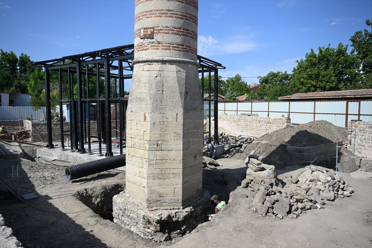 Edirne'de bugüne sadece minaresinin yıkılmamış kısmı ulaşan Şeyh Şüceaddin Camisi'nin restorasyonu...