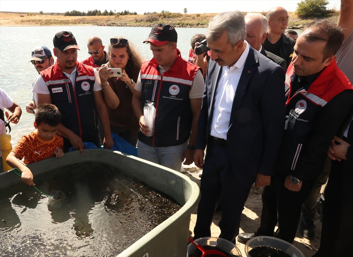 Edirne Valisi Yunus Sezer, Tarım ve Orman Bakanlığının "Su Kaynaklarının Balıklandırılması"...