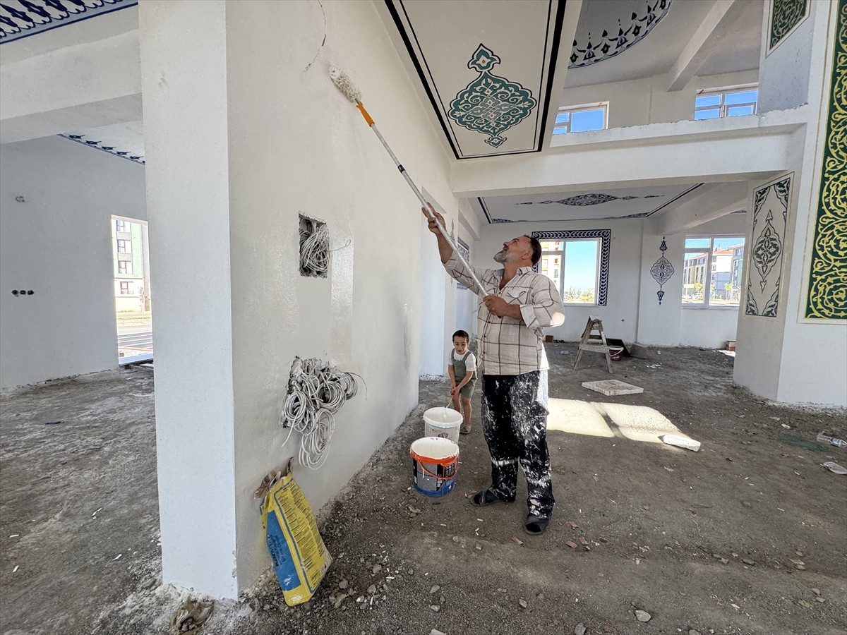Elazığ'da yaşayan Hasan Alan, Pençe-Kilit Operasyonu bölgesinde geçen yıl şehit olan oğlu Piyade...
