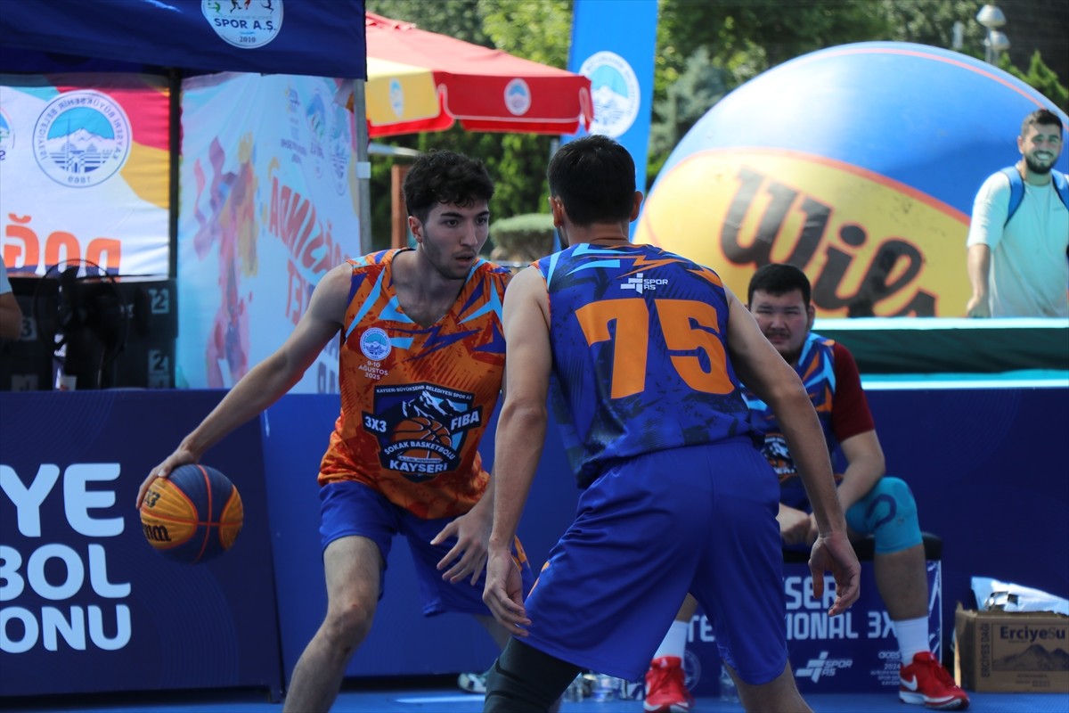 FIBA onaylı Lite Quest 3x3 Uluslararası Basketbol Turnuvası, Kayseri'de ikinci gün müsabakalarıyla...