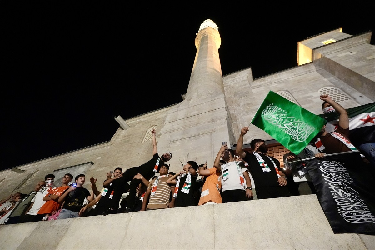 Filistin'e Destek Platformunun "Gazze için ellerimizi semaya kaldırıyoruz" çağrısıyla Fatih...