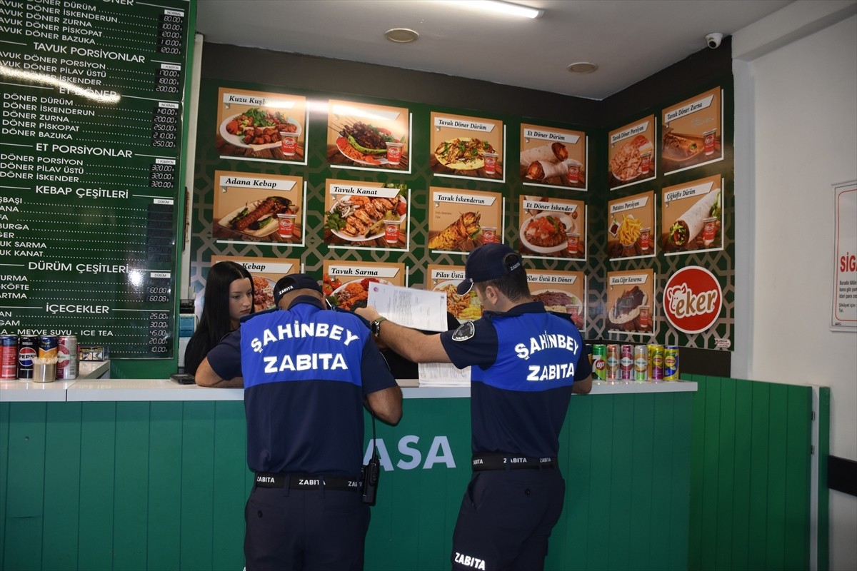 Gaziantep'in Şahinbey ilçesinde son kullanma tarihi geçmiş ürün kullanılan işletmeye 3 gün kapatma...