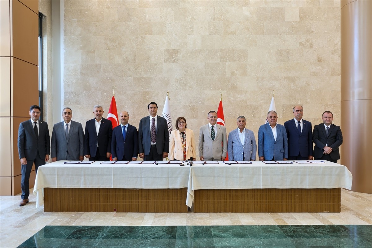 Gaziantep'te imzalanan protokol ile kent genelindeki sokak hayvanlarının sorumluluğunu Büyükşehir...