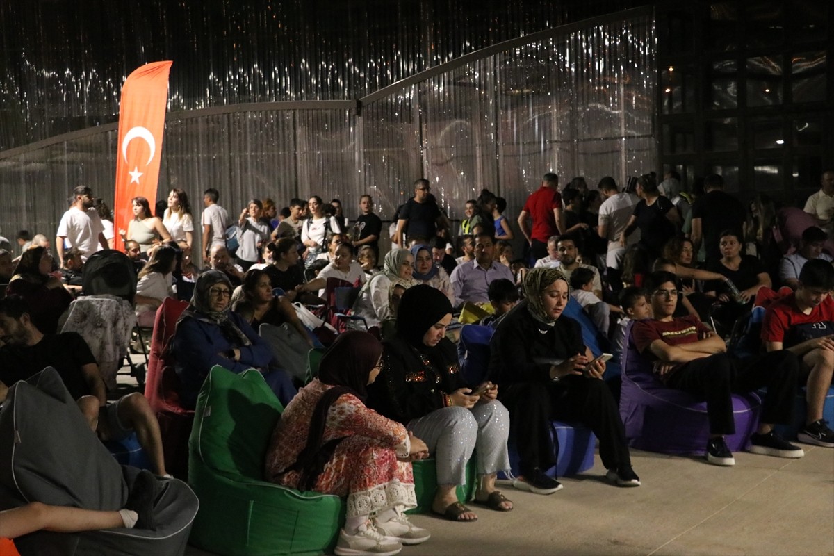 Gaziantep'te Şehitkamil Belediyesi tarafından "Gökyüzü gözlem şenliği" düzenlendi. İbrahimli...