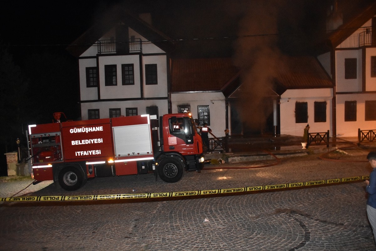 Gümüşhane'de bir butik otelde çıkan yangın itfaiye ekiplerince söndürüldü. Kentin eski yerleşim...
