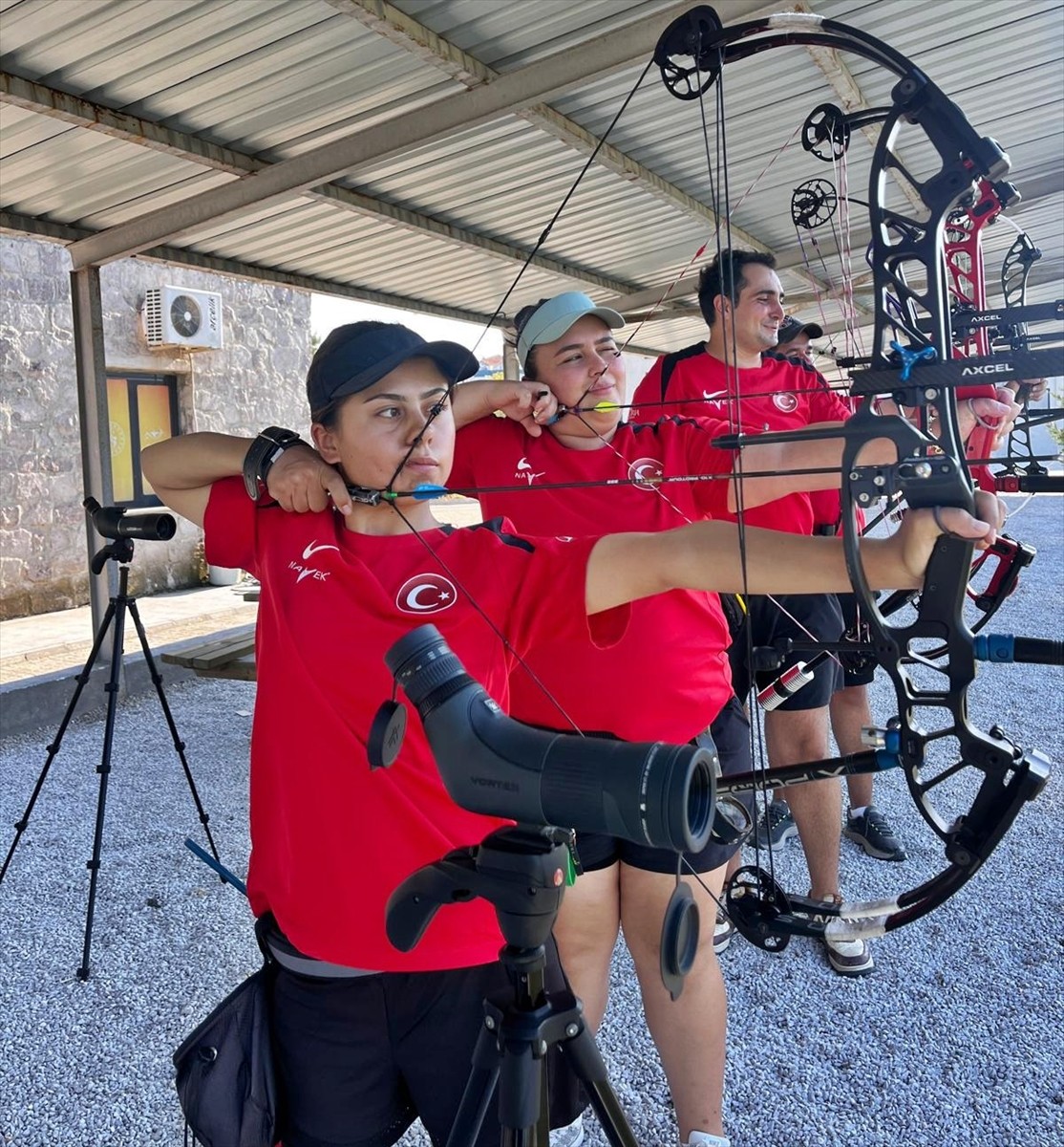 Güney Kore'de yapılacak Dünya Okçuluk Şampiyonası öncesinde, Makaralı Yay Milli Takımı...