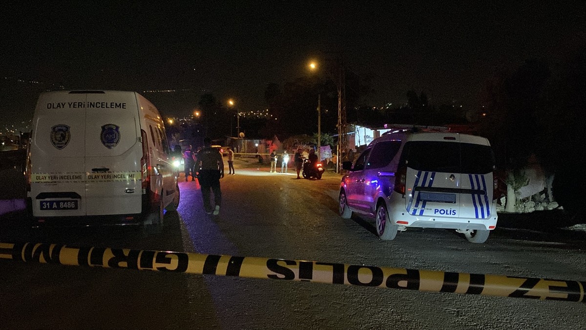 Hatay'ın İskenderun ilçesinde silahlı saldırıya uğrayan kişi yaralandı.