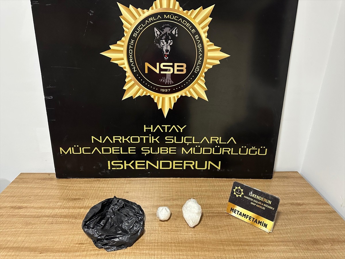 Hatay'ın İskenderun ilçesinde, tırda koltuğun altına gizlenmiş 266 gram sentetik uyuşturucu...