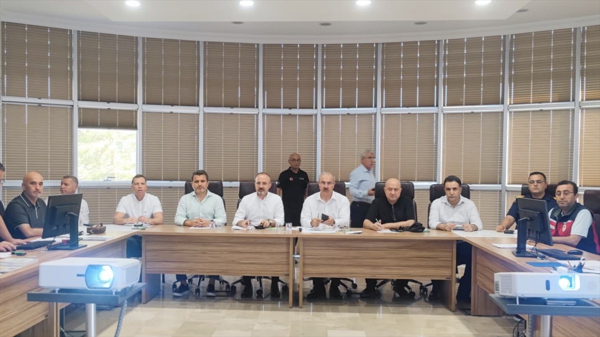 İçişleri Bakan Yardımcısı Bülent Turan, Çanakkale'nin Gelibolu ilçesindeki ormanlık alanda...