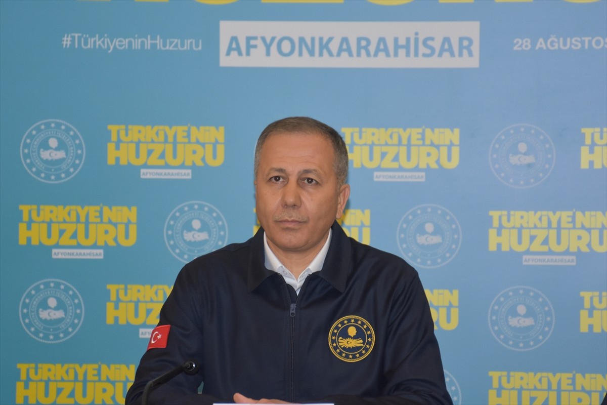 İçişleri Bakanı Ali Yerlikaya, Afyonkarahisar'da bir termal otelde düzenlenen Huzur ve Güvenlik...