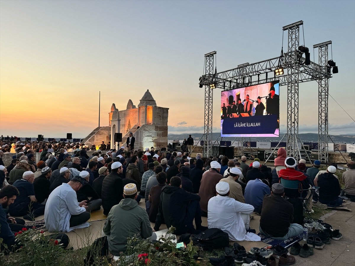 İlmi, akademik, kültürel eserleri ve sosyal çalışmalarıyla tanınan merhum Prof. Dr. Mahmud Esad...