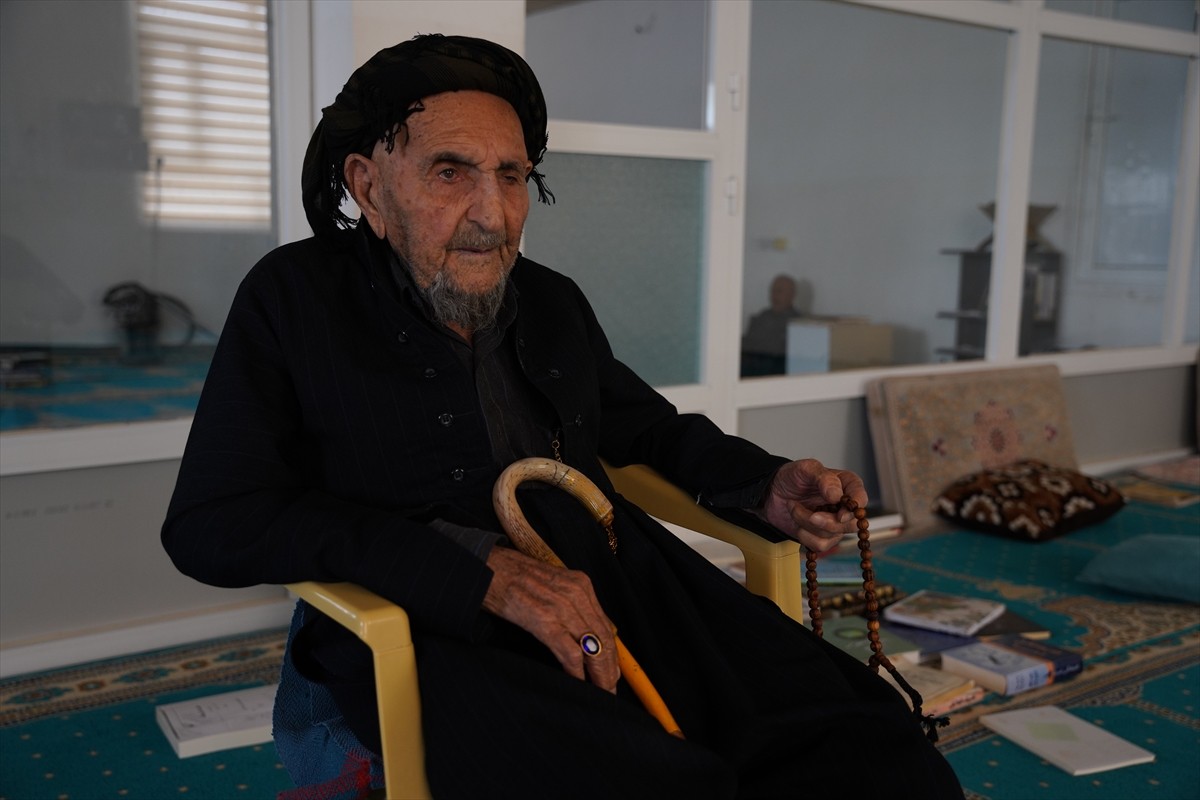 Irak’ın Süleymaniye kentine bağlı Seyidsadık ilçesinin tarihi Hacı Namık köyünde, yaşı 100’ü aşan...