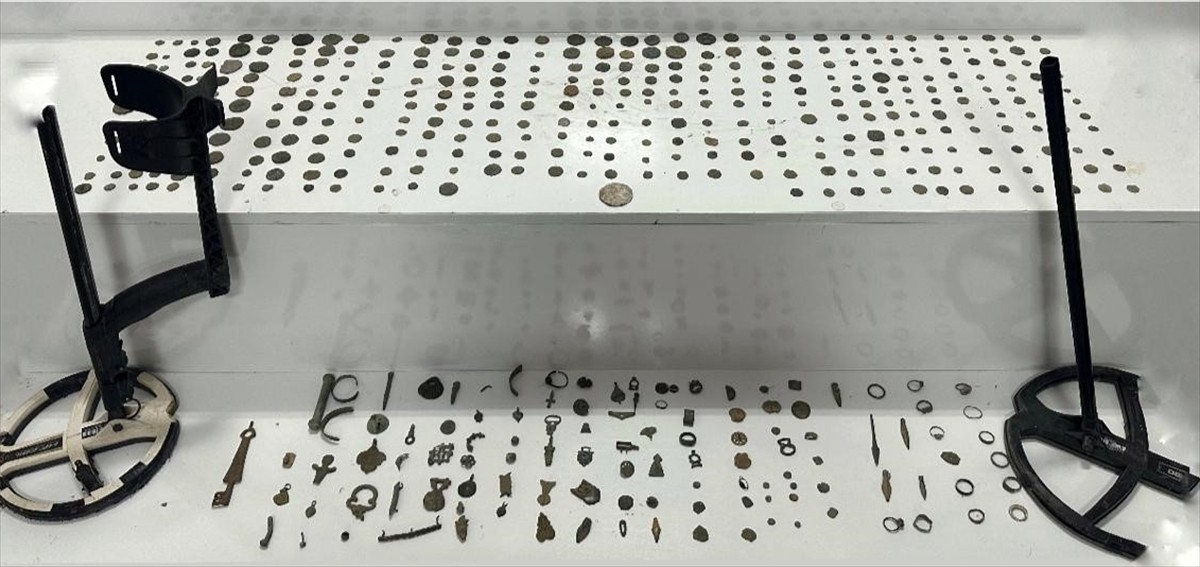 Isparta'da düzenlenen tarihi eser kaçakçılığı operasyonunda 2 şüpheli gözaltına alındı. Yapılan...