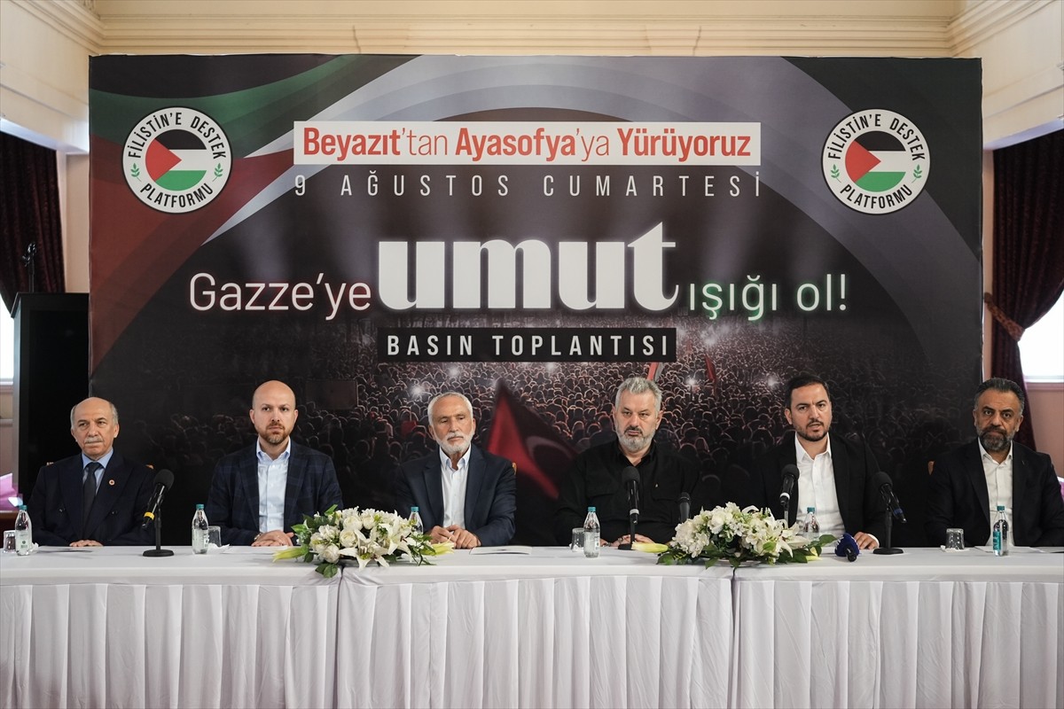 İsrail'in Gazze'de sürdürdüğü saldırılara ve ablukaya karşı kamuoyunun dikkatini çekmek amacıyla...