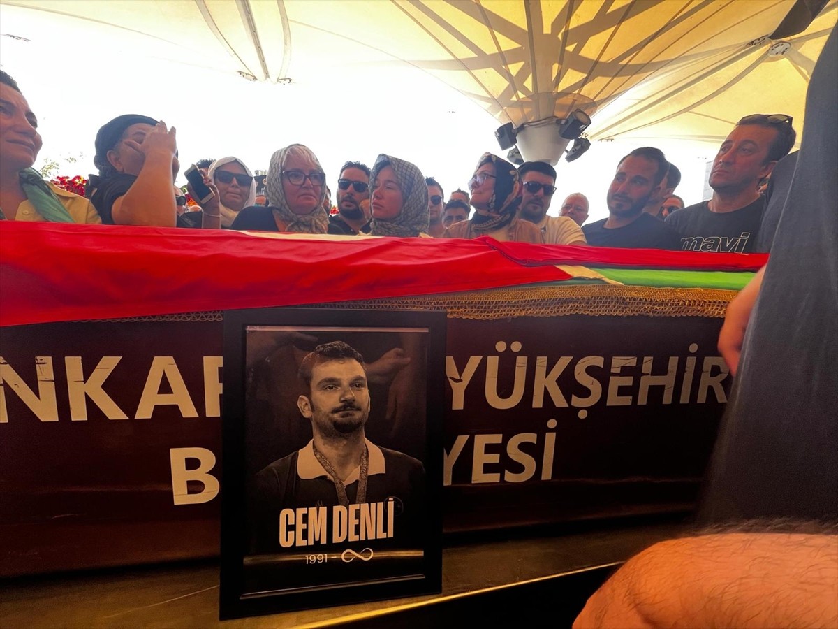 İstanbul'un Silivri ilçesinde tedavi gördüğü hastanede hayatını kaybeden İşitme Engelliler Milli...