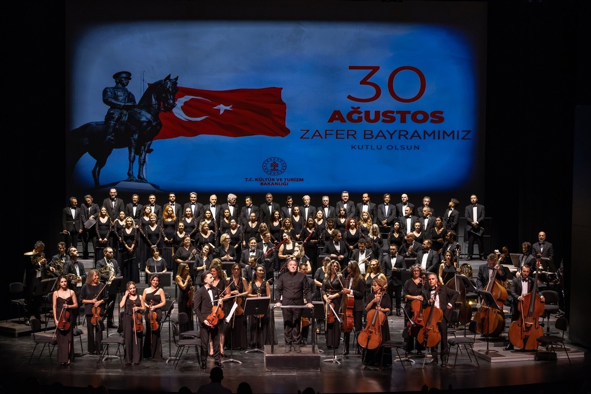 İstanbul Devlet Opera ve Balesi (İDOB), 30 Ağustos Zafer Bayramı'nın 103. yıl dönümünü, Atatürk...